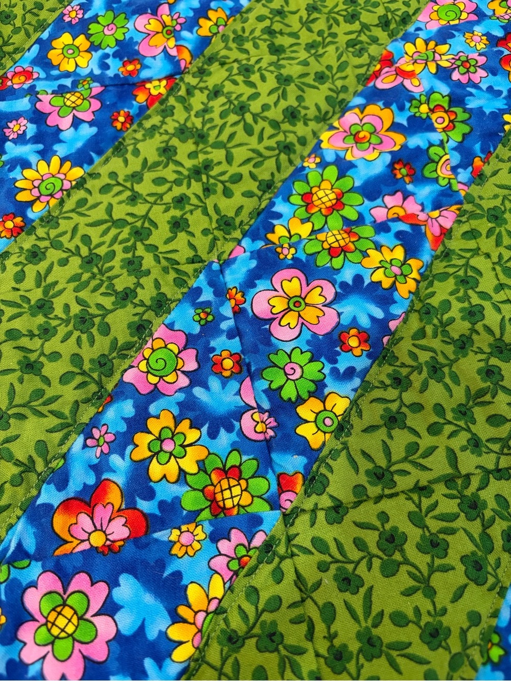 Hand made quilt - Picture 3 of 8